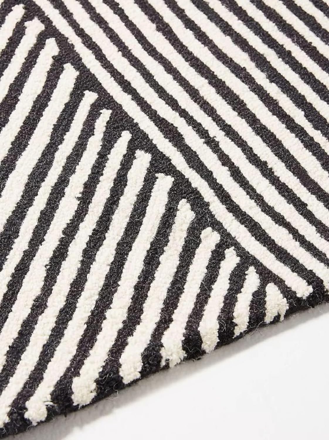 Handmade Tufted Oval Shape Carpet with Super Soft Woolen Carpet for Your Bedroom & Living Room