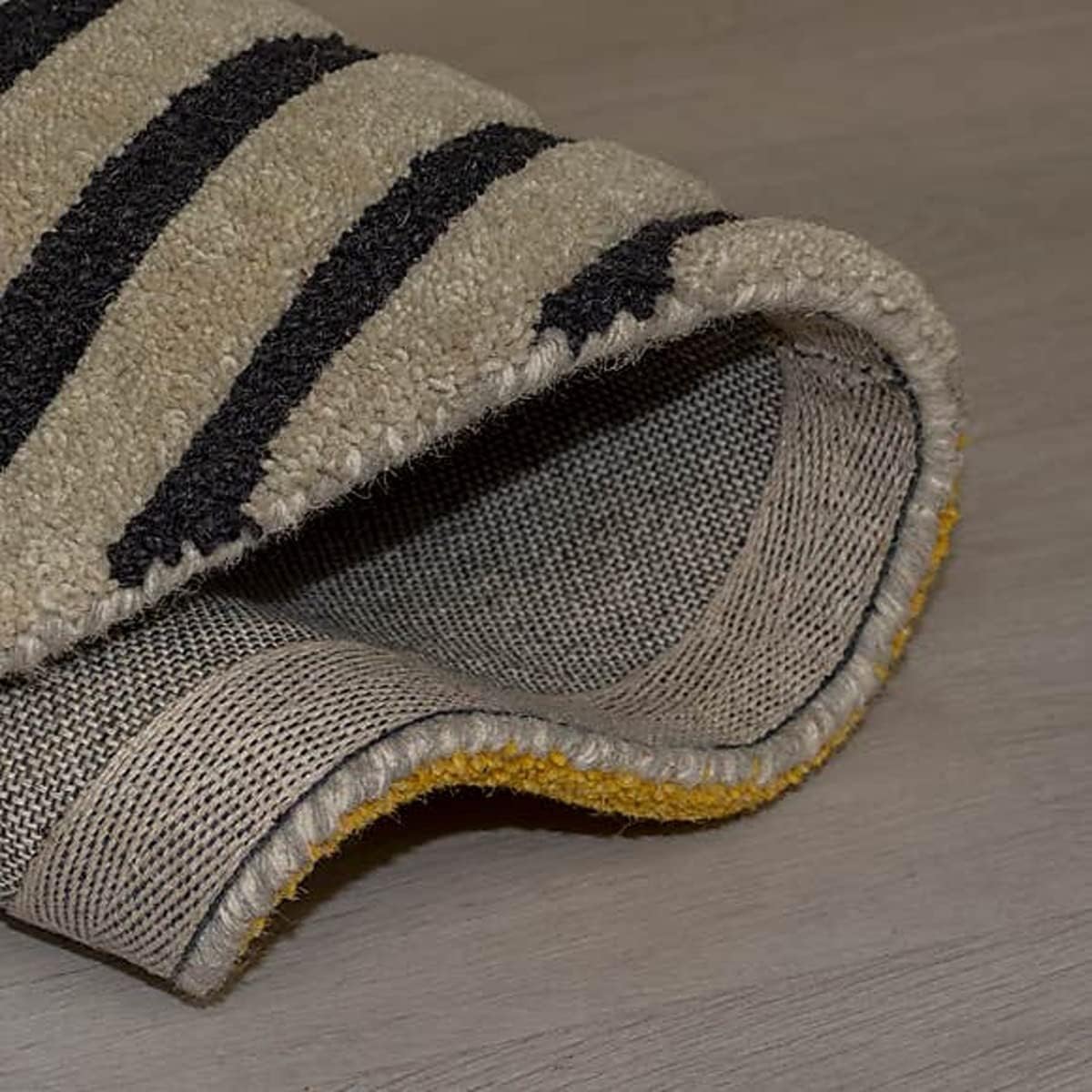 Export Quality Handmade Woollen Round Carpet – Elegant Living Room Floor Rug