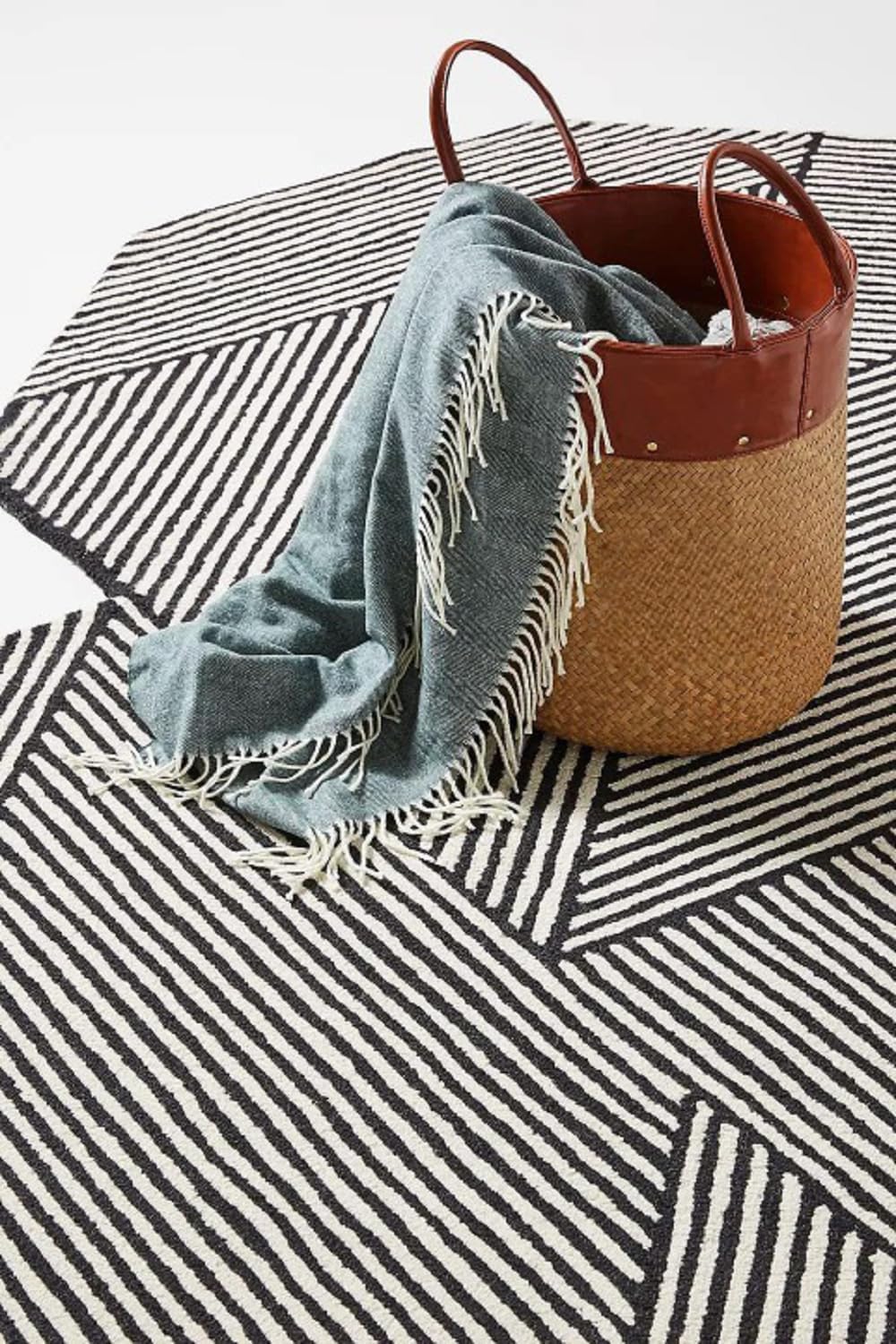 Handmade Tufted Oval Shape Carpet with Super Soft Woolen Carpet for Your Bedroom & Living Room