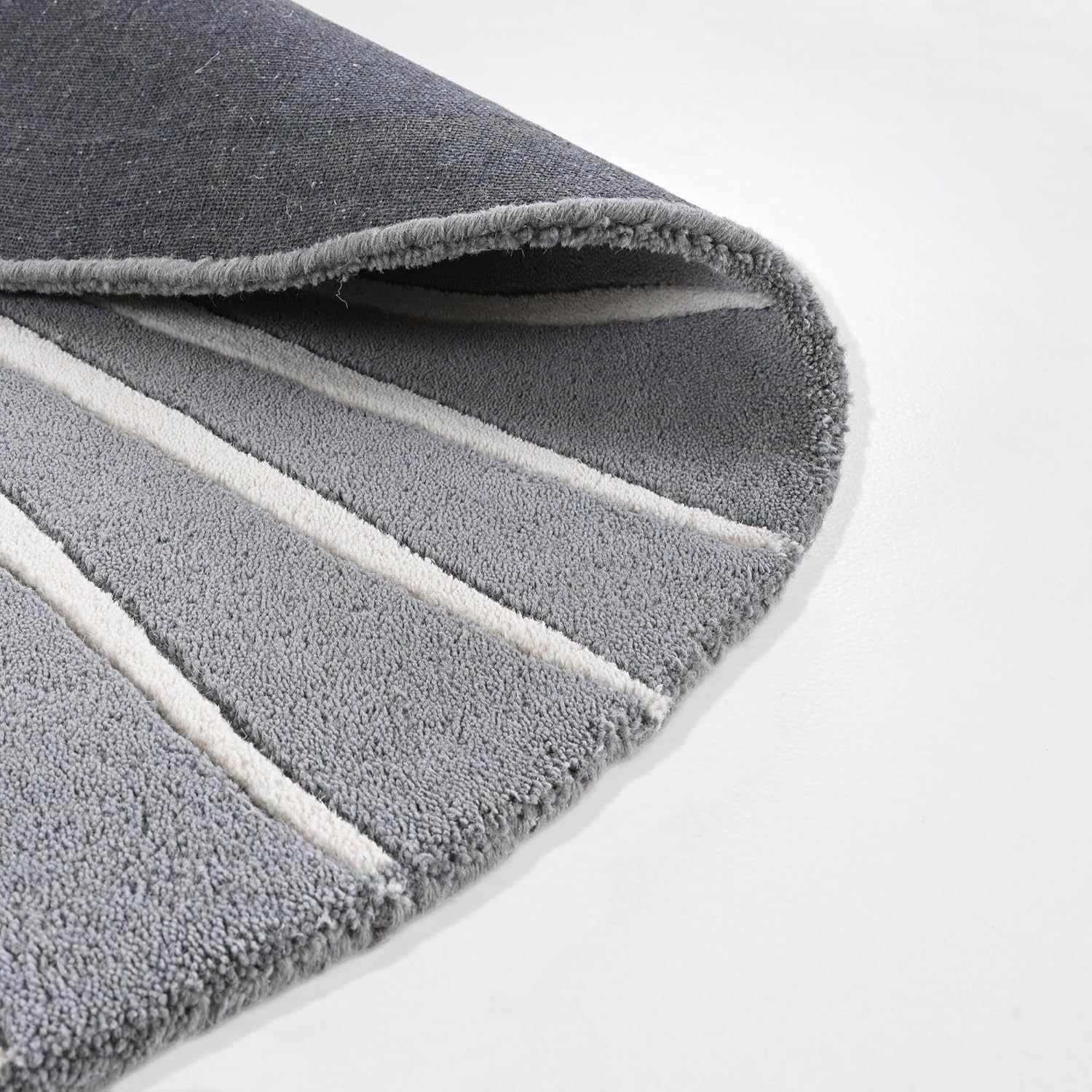 Export Quality Handmade Woollen Round Carpet – Elegant Living Room Floor Rug