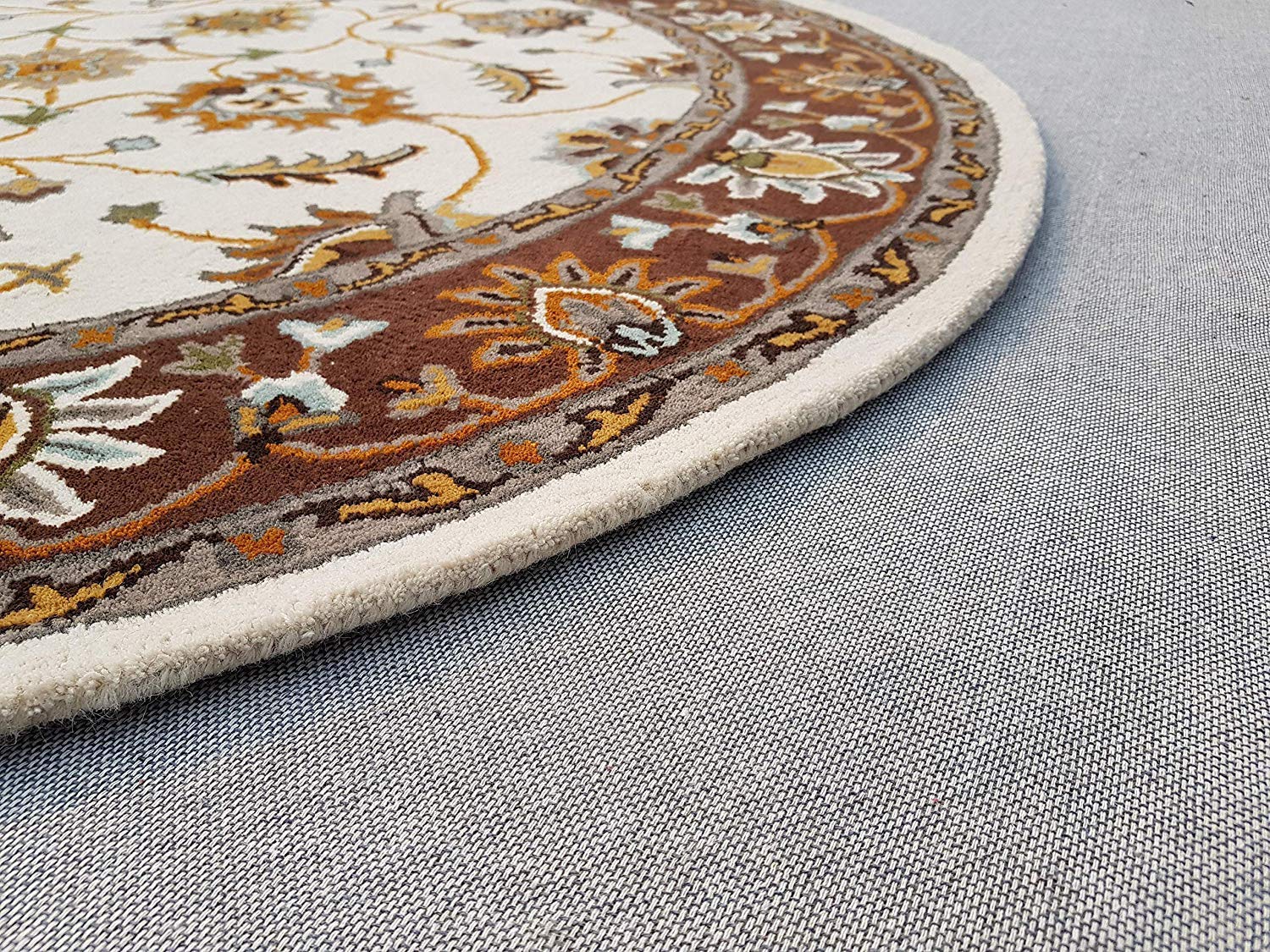 Export Quality Handmade Floral Woollen Round Carpet for Living Room
