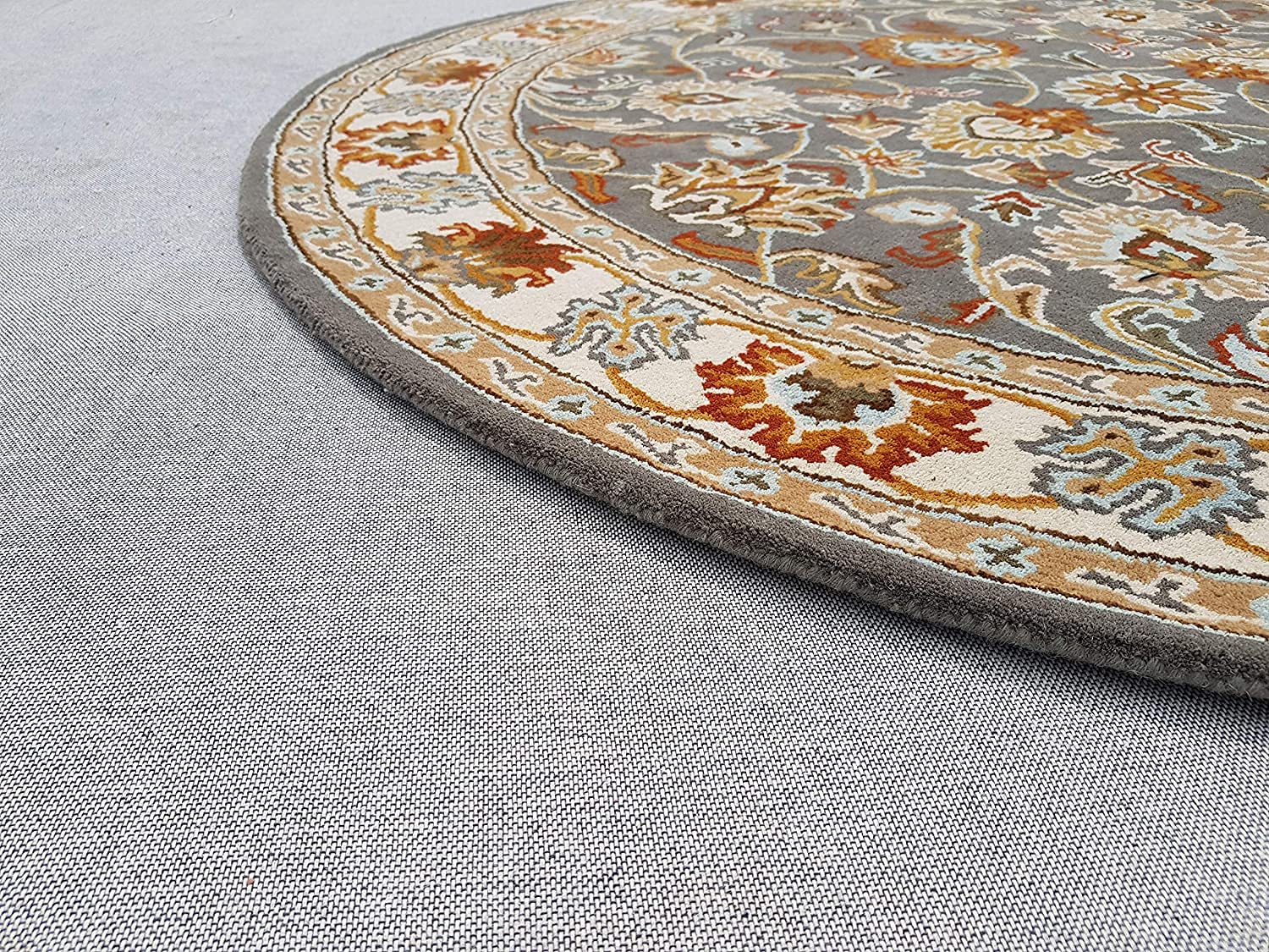 Export Quality Handmade Floral Woollen Round Carpet for Living Room