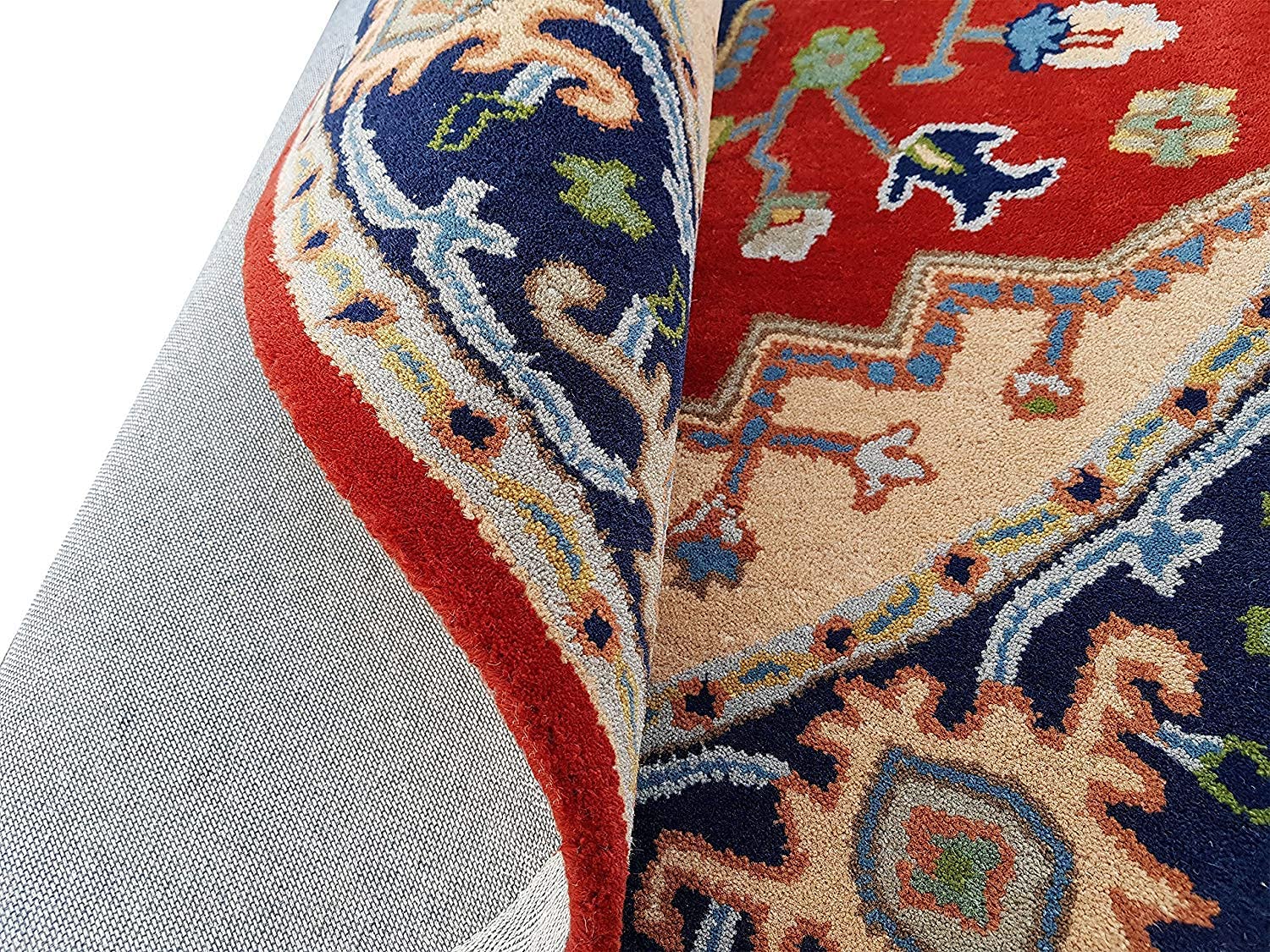 Export Quality Handmade Floral Woollen Round Carpet for Living Room